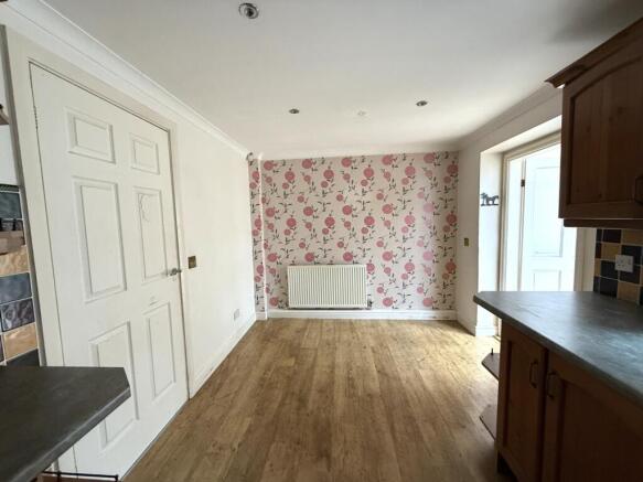 4 bed Detached for sale Image 4