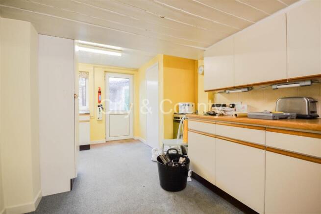 Kitchen (1).jpg