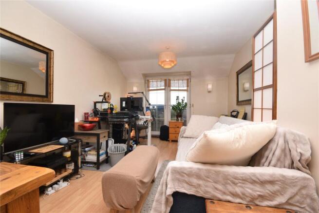 2 bed Apartment to rent Image 4