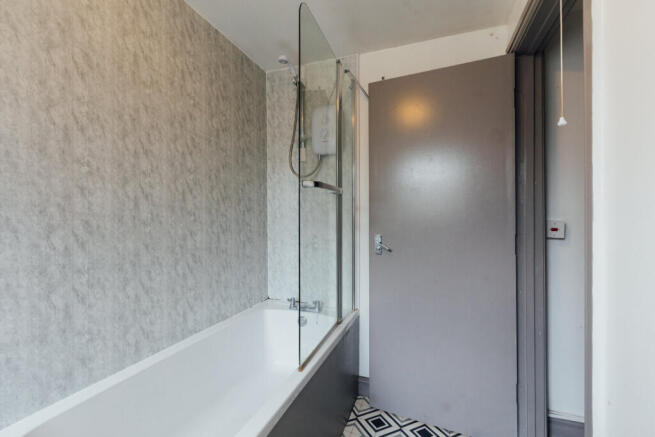 6 bed House to rent Image 9