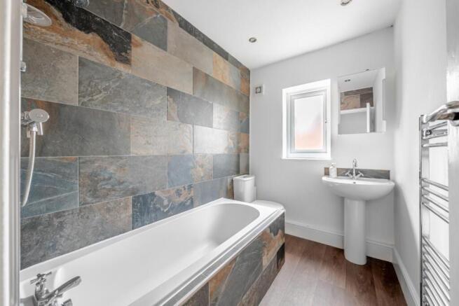 4 bed Semi-Detached for sale Image 11