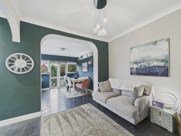 4 bed Semi-Detached to rent Image 6