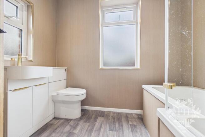 3 bed Semi-Detached for sale Image 11