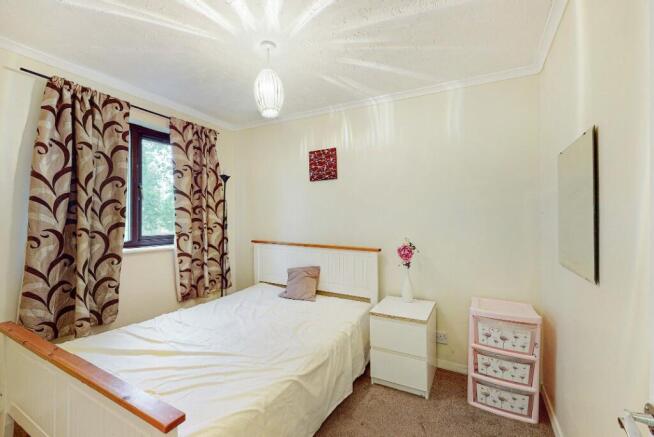 3 bed Semi-Detached to rent Image 6