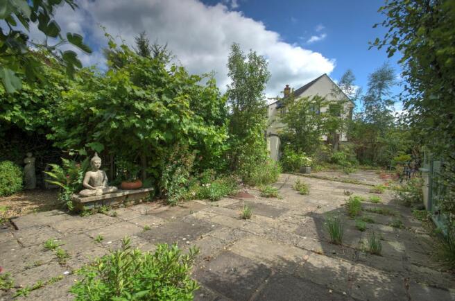 The Old Cottage Gdn 2