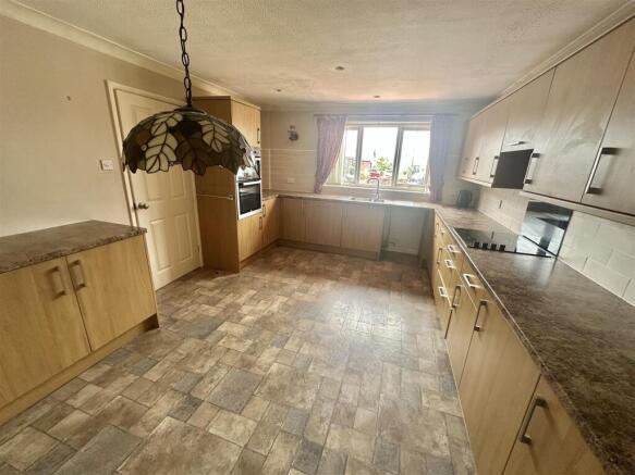 3 bed Detached for sale Image 5