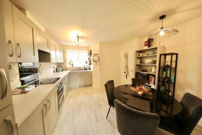 3 bed Semi-Detached for sale Image 7
