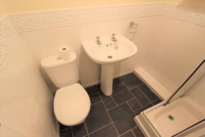 2 bed Ground Flat to rent Image 6