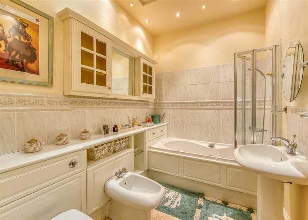 4 Ryton Hall-Bathroom.jpg