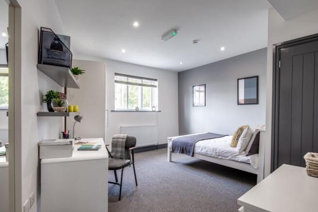 6 Double Bedrooms with En-suite