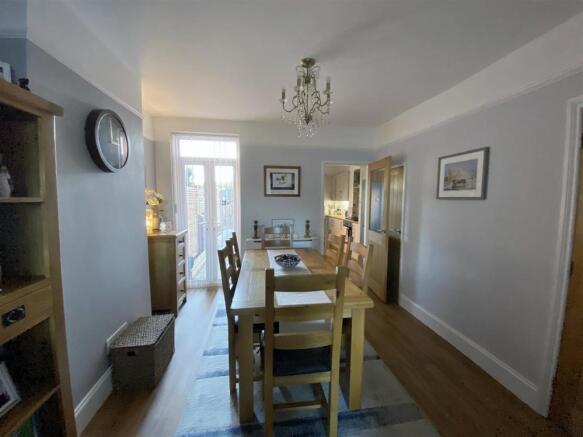 Living/Dining Room: