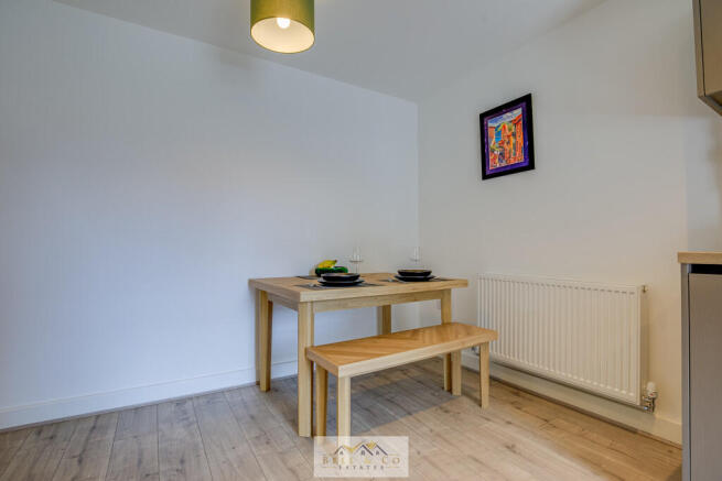 4 bed Semi-Detached for sale Image 5