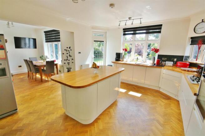 Kitchen/Breakfast Room
