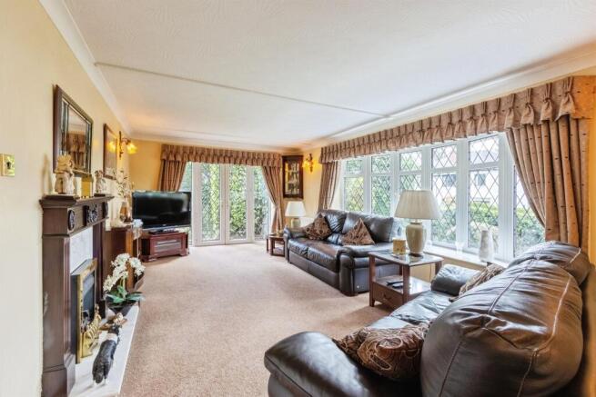 4 bed Detached for sale Image 7
