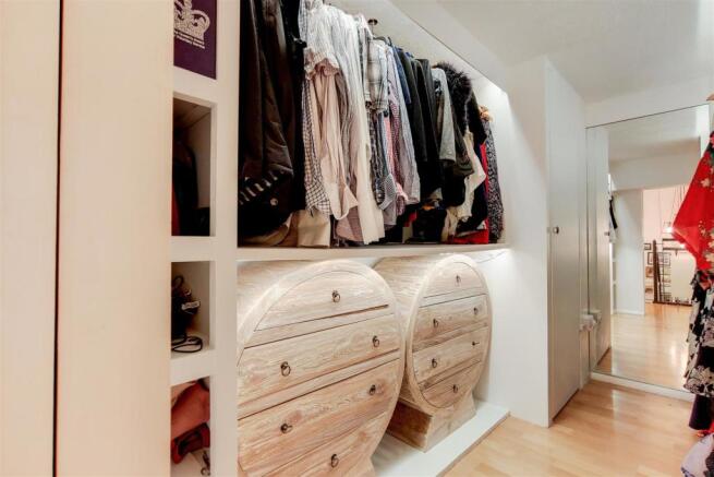 9_Walk in Wardrobe-0.jpg