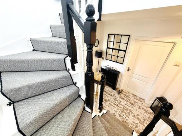 4 bed Detached for sale Image 11