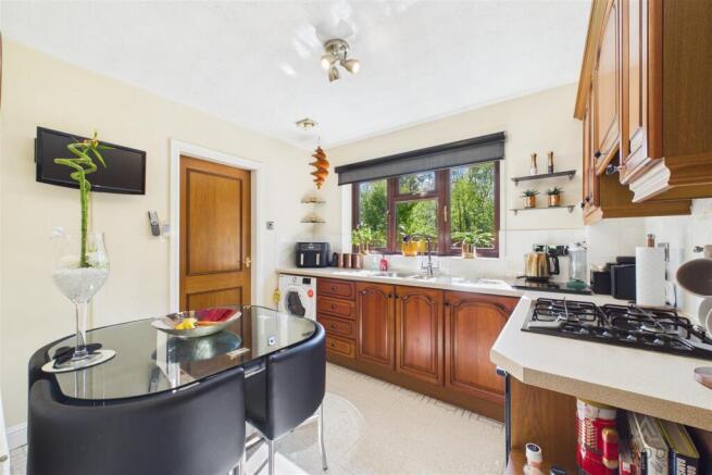 Tennyson Close, Cheadle, Stoke-On-Trent photo 4