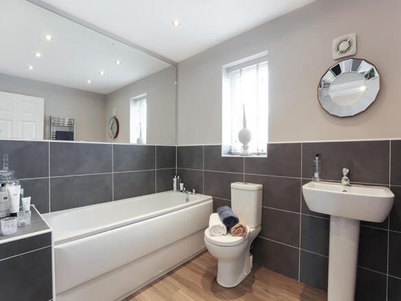 5 bed Detached for sale Image 9
