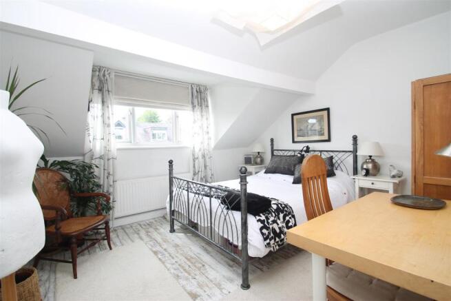 bedroom 2.JPG