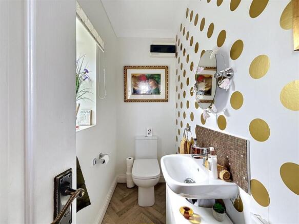 4 bed Detached for sale Image 12