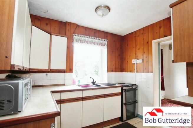FITTED KITCHEN