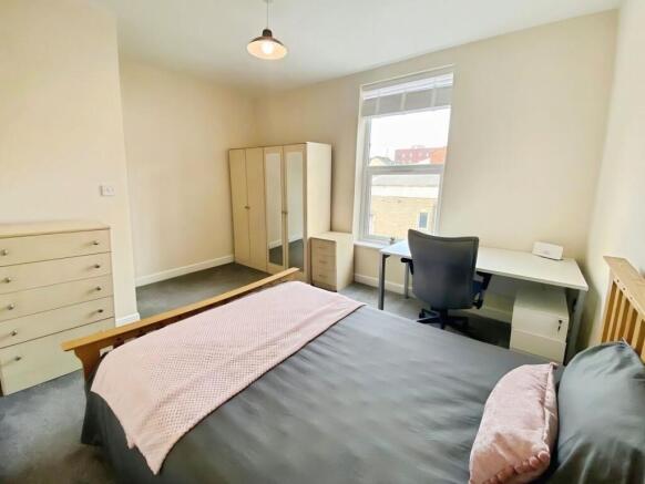 2 bed Flat to rent Image 4