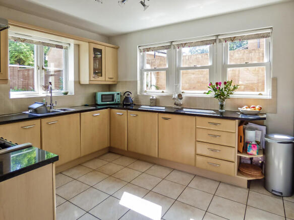 Kitchen/Breakfast...