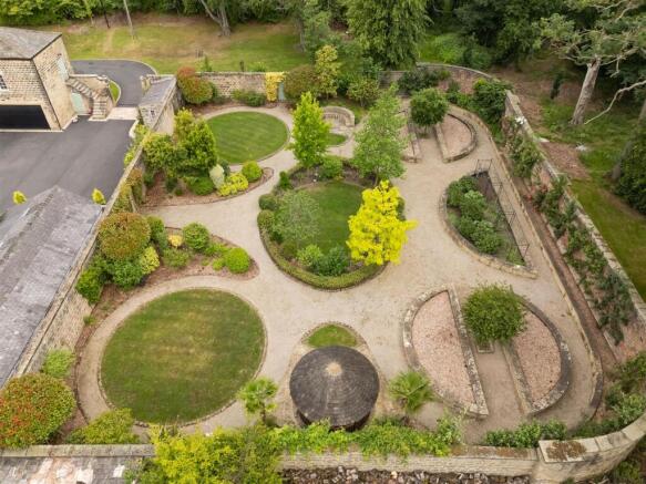 8 bed Detached for sale Image 3