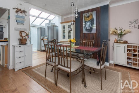 Barnhurst Avenue, London, DA7