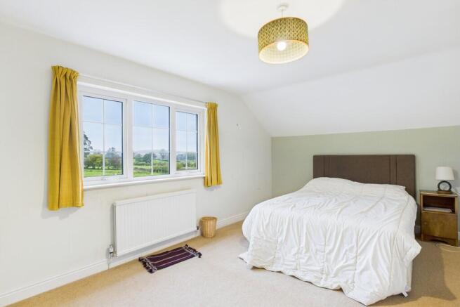 4 bed Detached for sale Image 12