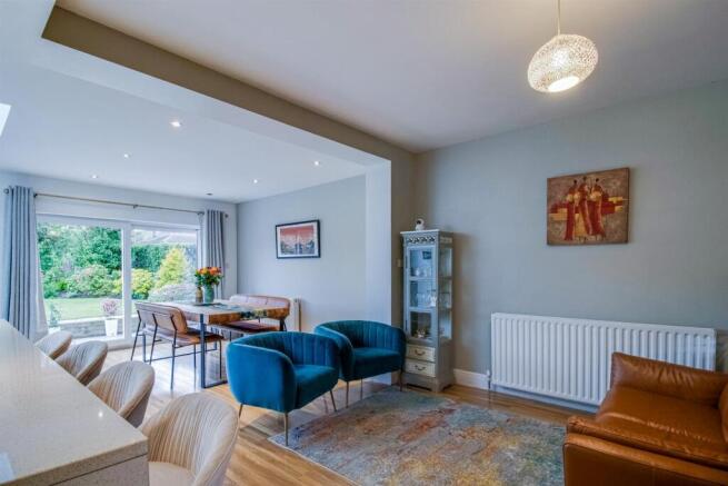 4 bed Detached for sale Image 7