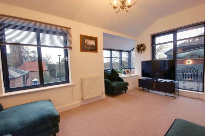 3 bed Terraced to rent Image 7