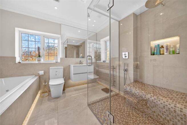 6 bed Detached for sale Image 10