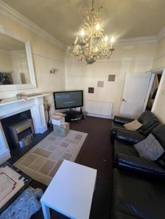 Spacious living area with comfy leather seating...