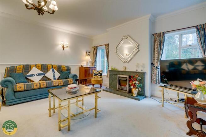 4 bed Detached for sale Image 8