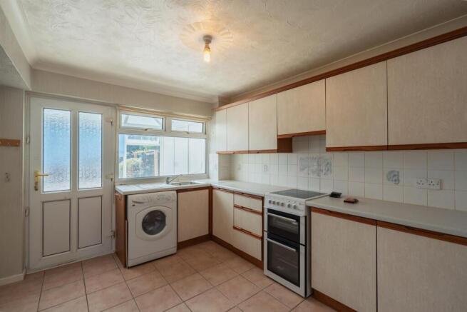 Llewelyn Road, Cwmbran photo 4