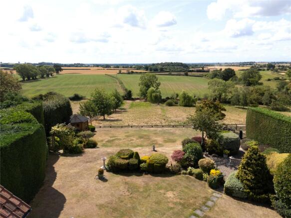 4 bed Detached for sale Image 4