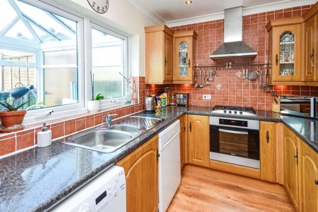 Kitchen / Dining Roo