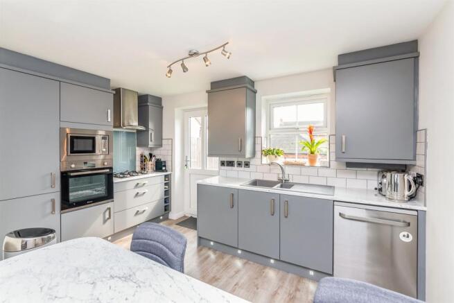 Kitchen Diner Area: