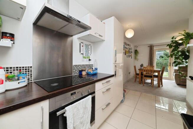 3 bed Town House for sale Image 6
