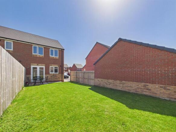 3 bed Semi-Detached for sale Image 10
