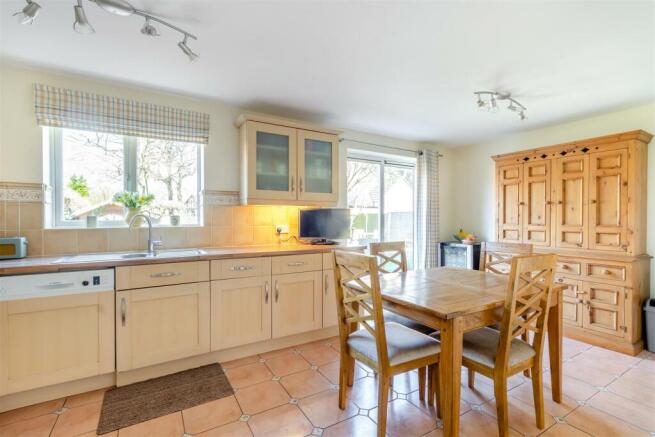 8547986-interior09.jpg