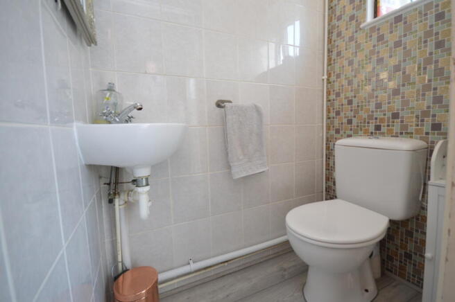 Church Drive, SOuth Kirkby (14)Downstairs WC.JPG