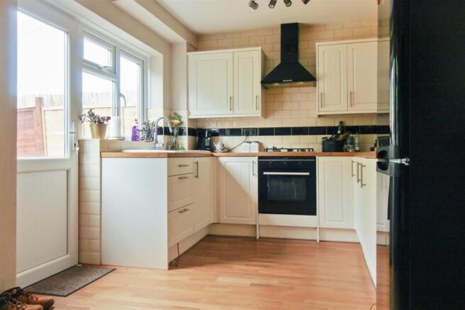 Darrell Close kitchen.JPG