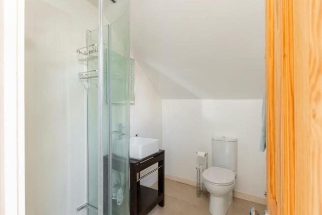 4HVK2RKE - Ensuite A.jpg