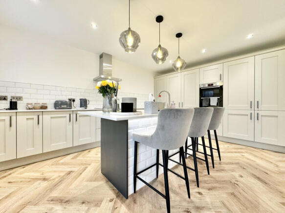 4 bed Detached for sale Image 4