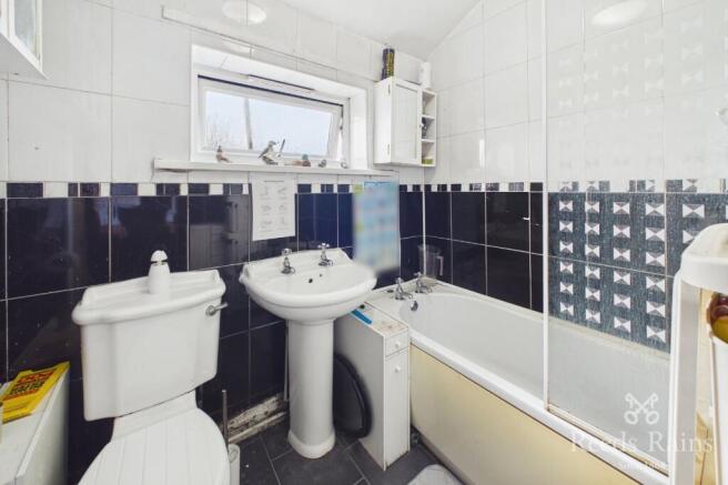 3 bed Semi-Detached for sale Image 11