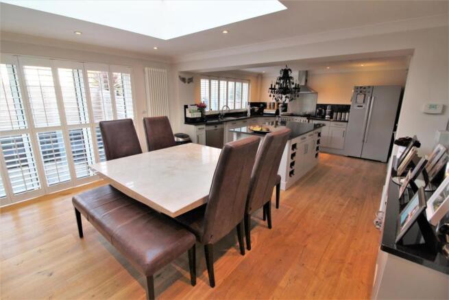 OPEN PLAN KITCHEN FAMILY ROOM