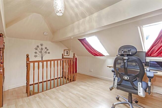 4 Hallowes Rise-4.jpg