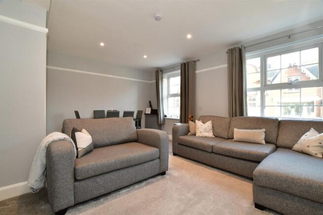 Lounge/Dining Room